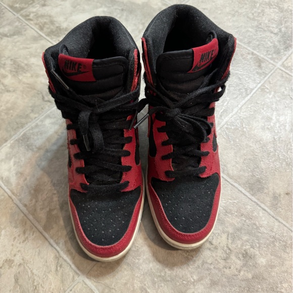 Red and black Nike dunk wedges size 6.5 - Picture 2 of 2